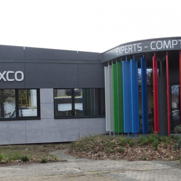 Enseigne en lettres relief laquées avec rétro éclairage. Sobriété, respect de la charte Exco pour Etre Vu et Reconnu.- CLERMONT FERRAND