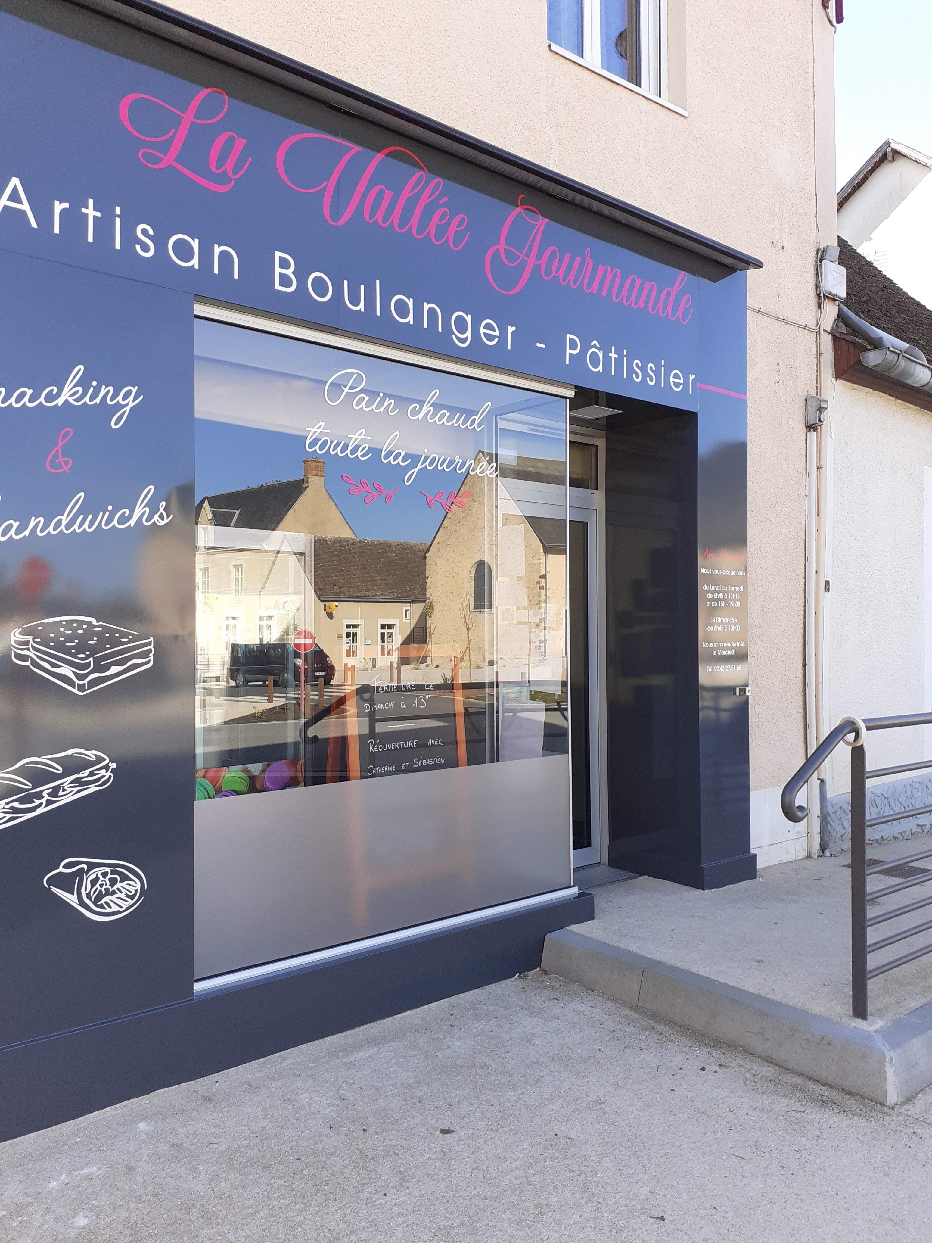 Nouvel Habillage d'une Vitrine - Boulangerie La Vallée Gourmande