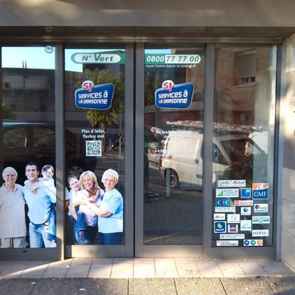 Décorations adhésives sur vitrine - LA SEYNE SUR MER - VAR- LA SEYNE SUR MER