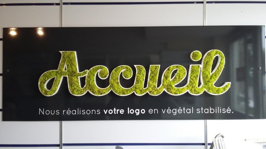 logo-vegetal-decoration-interieure-accueil-entreprise-nantes-signarama
