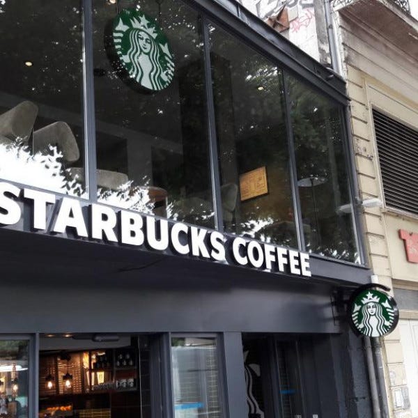 Enseigne en lettres boitiers pour Starbucks Coffee Nantes réalisée par SIGNARAMA NANTES. - Bouffay - NANTES