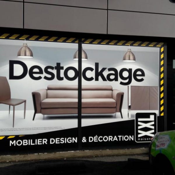 Publicité Adhésive - Votre décoration vitrine / décoration façade avec vinyle d'impression numérique par SIGNARAMA Nantes.- ORVAULT