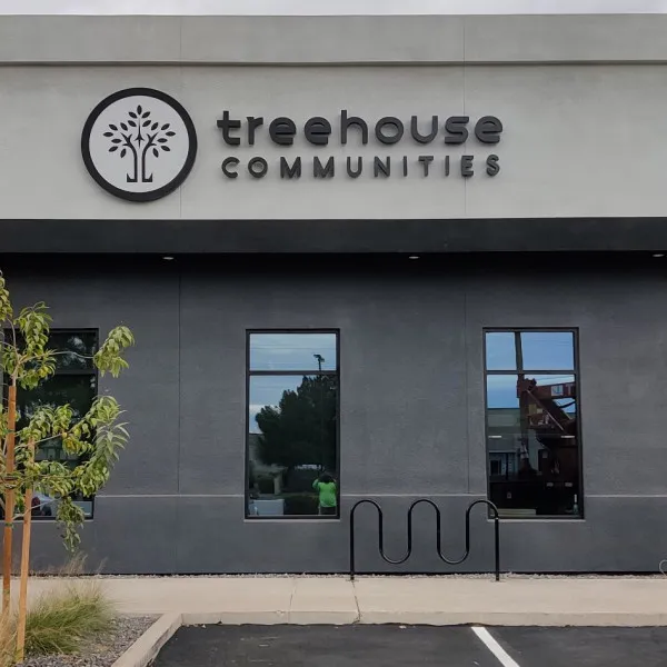 Building Sign-Treehouse Communities