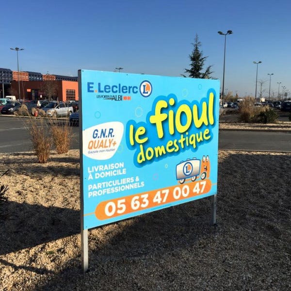 Changement des visuels pour le fioul à la station service.- ALBI