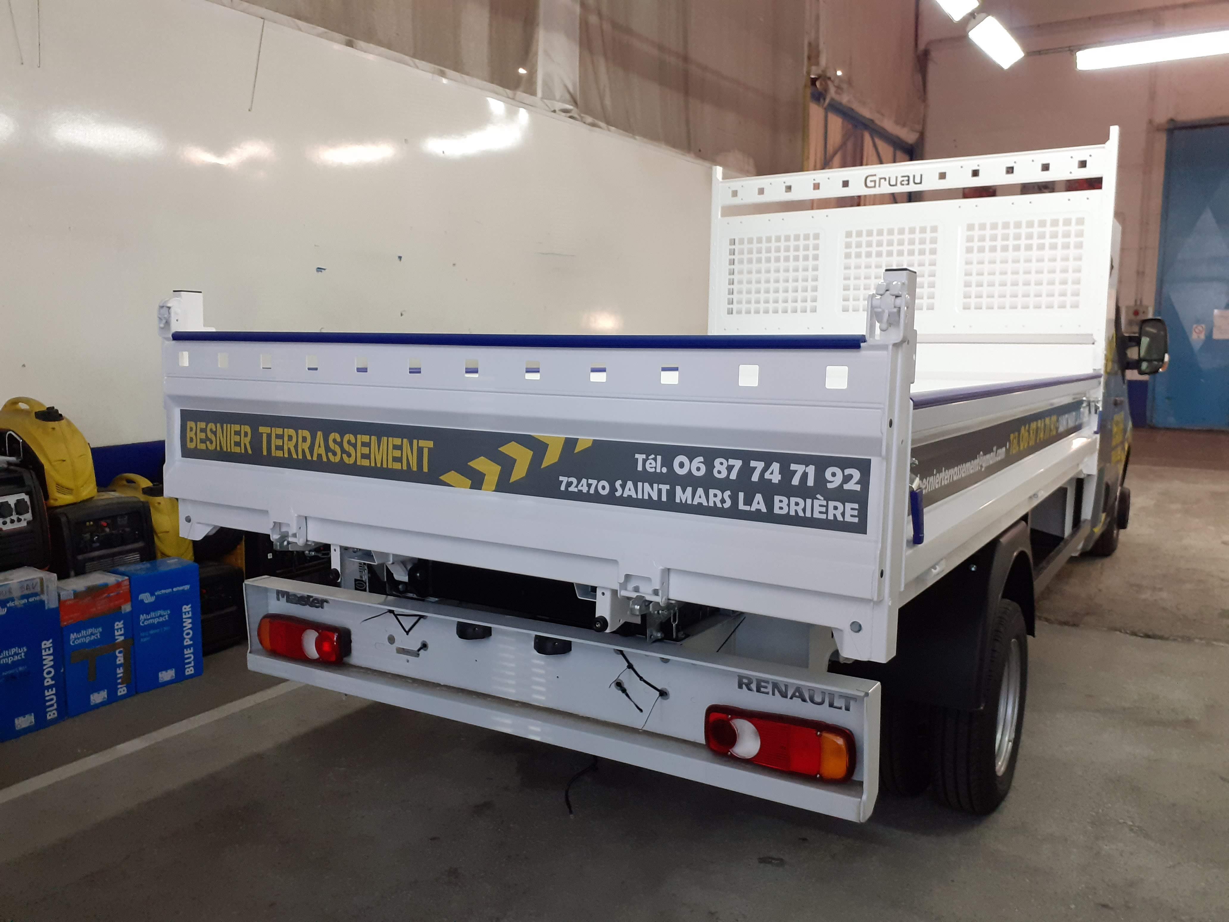 Semi Covering sur un Utilitaire Benne par Signarama Le Mans