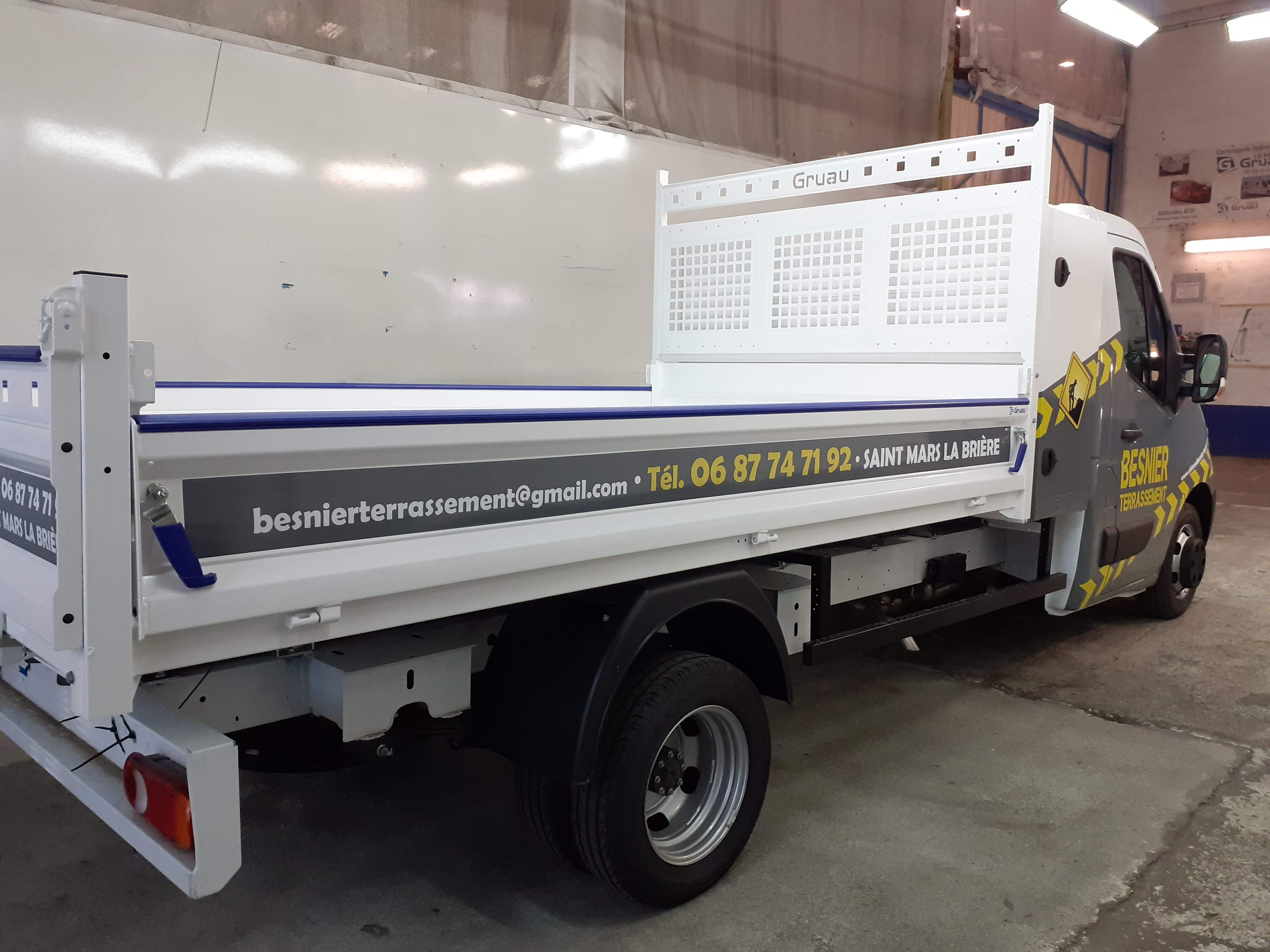 Semi Covering sur un Utilitaire Benne par Signarama Le Mans