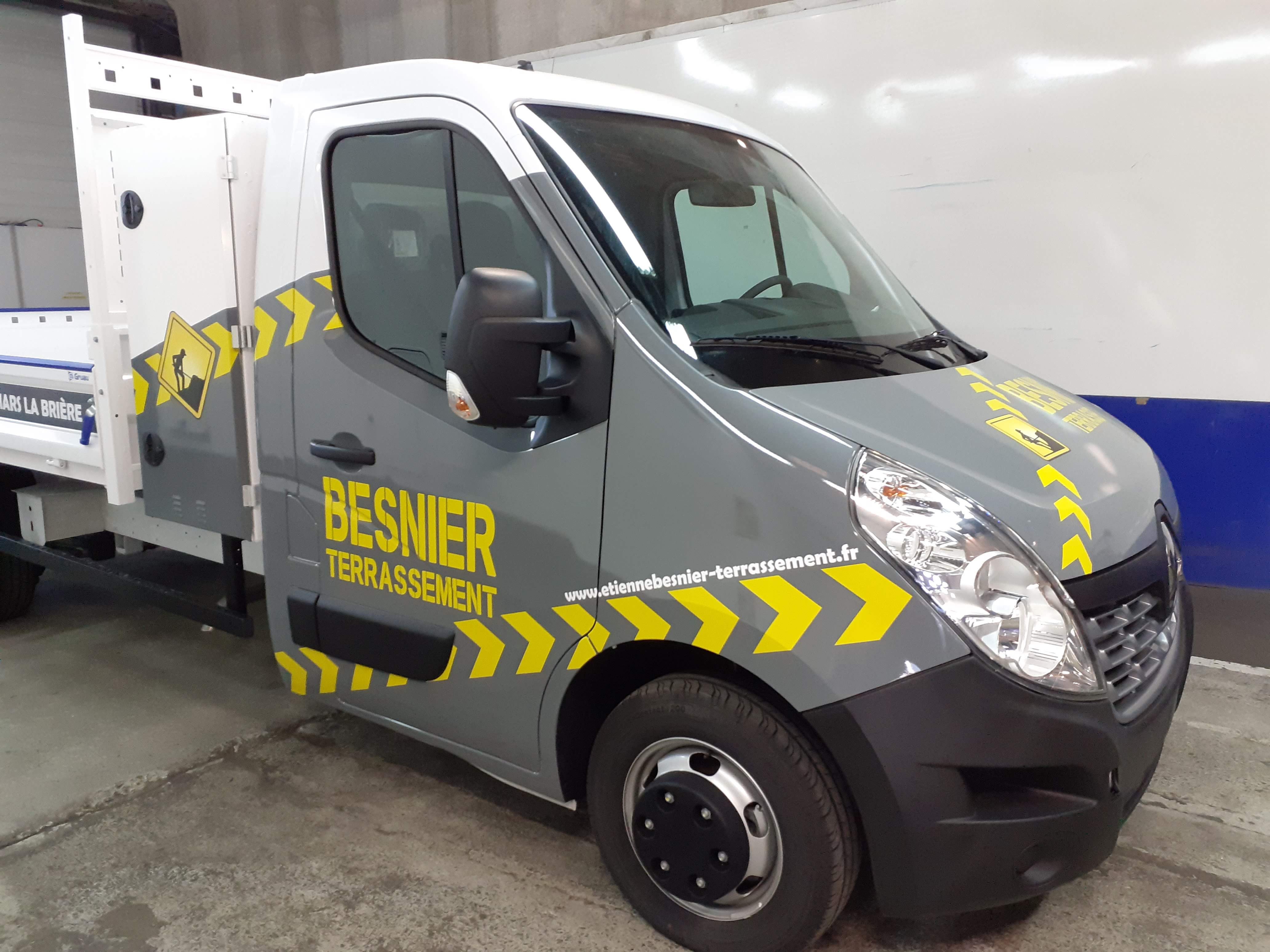 Semi Covering sur un Utilitaire Benne par Signarama Le Mans