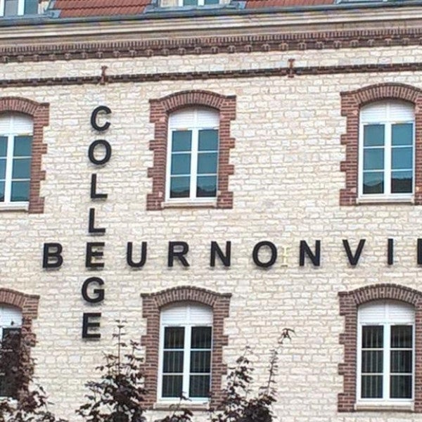 C'est la rentrée !! Enseigne lettres découpées PVC Plaque plexi avec logo découpé Signarama Troyes- Rue Turenne- TROYES