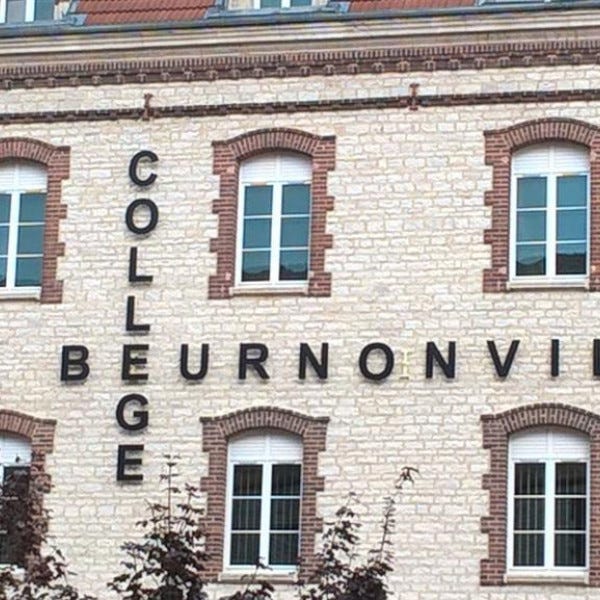 C'est la rentrée !! Enseigne lettres découpées PVC Plaque plexi avec logo découpé Signarama Troyes- Rue Turenne- TROYES