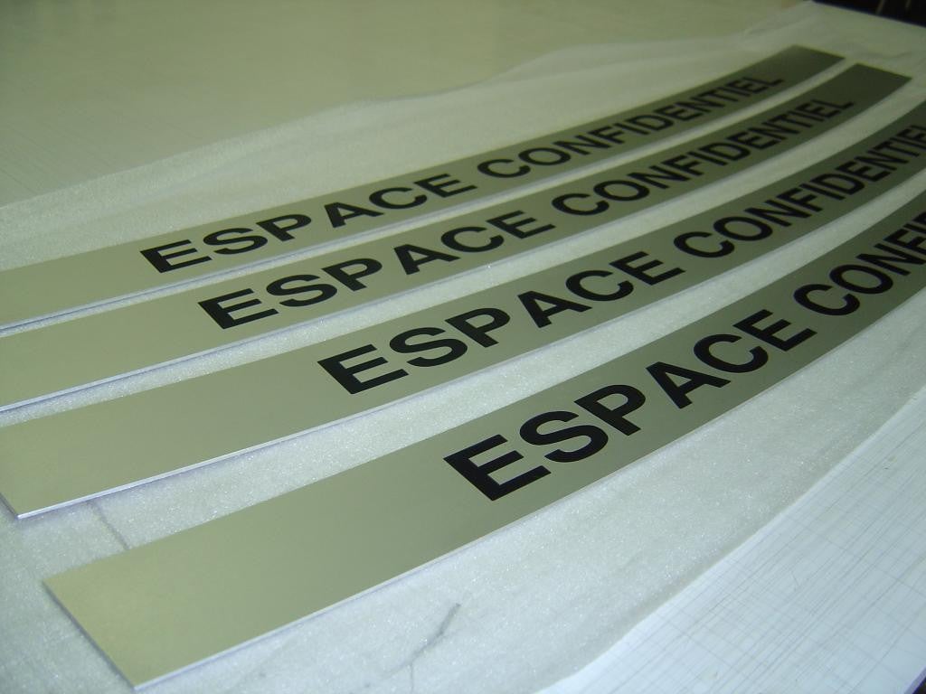 Plaques signalétiques