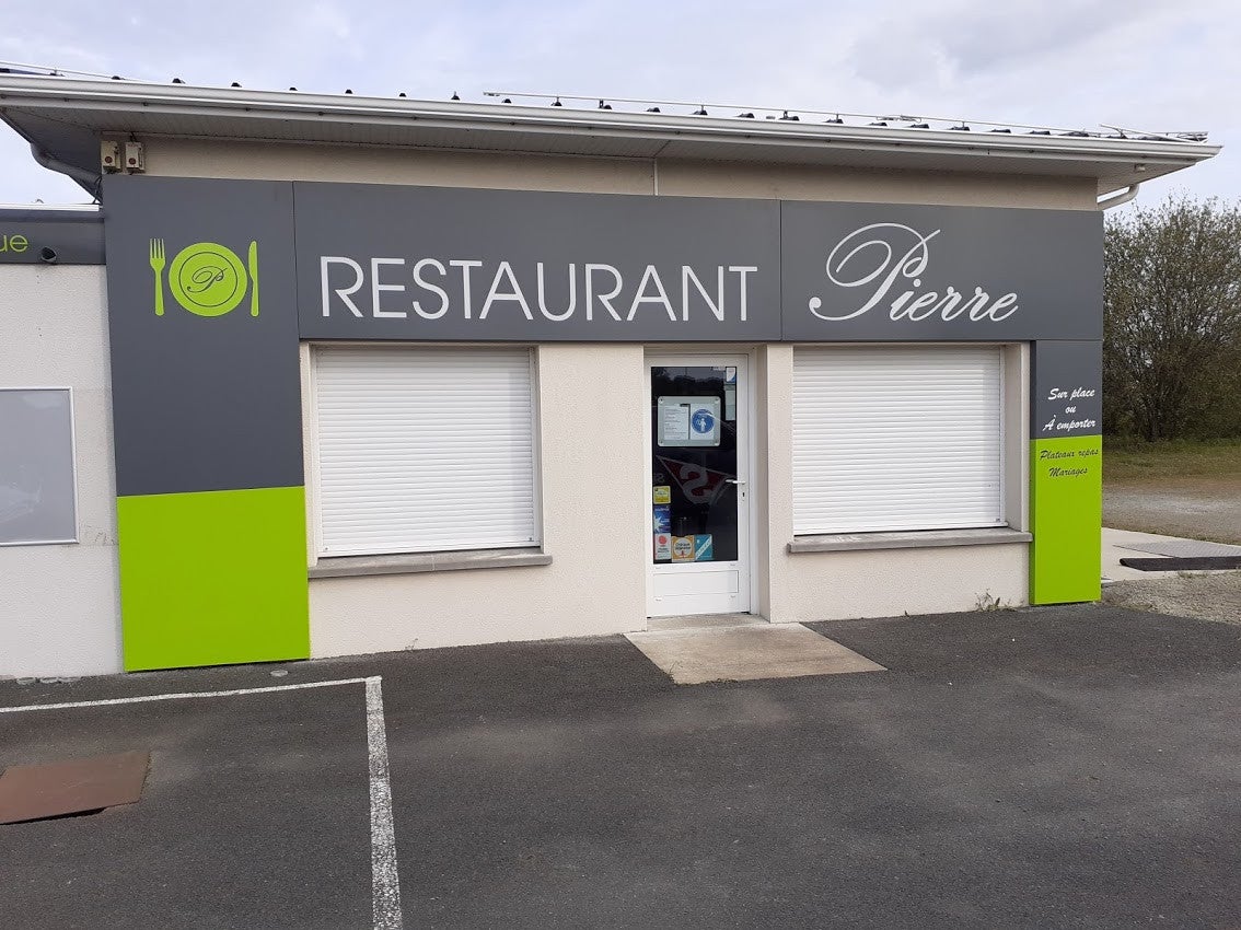 Avant / Après - Enseigne réalisée par Signarama Le Mans - Restaurant Pierre situé à Savigné L'évêque