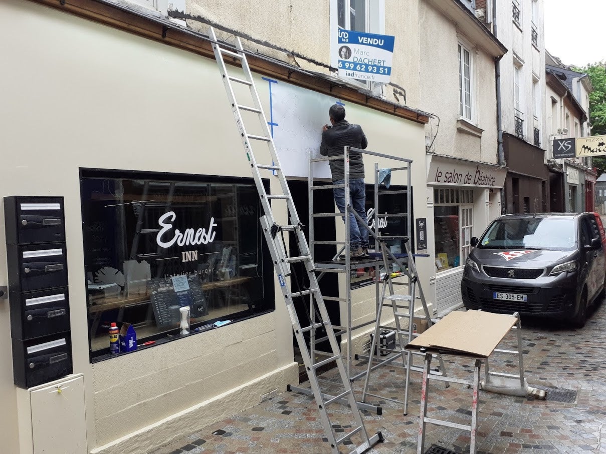 signarama-lemans-enseigne-leds-fabrication-graphique-restaurant-lemans-logo-3d