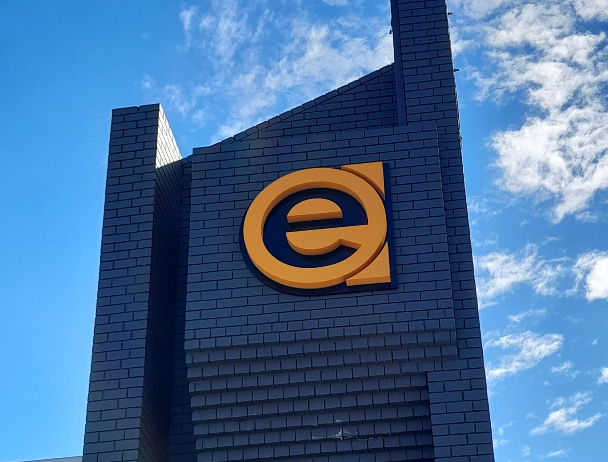 Eluminate Training Building Signage