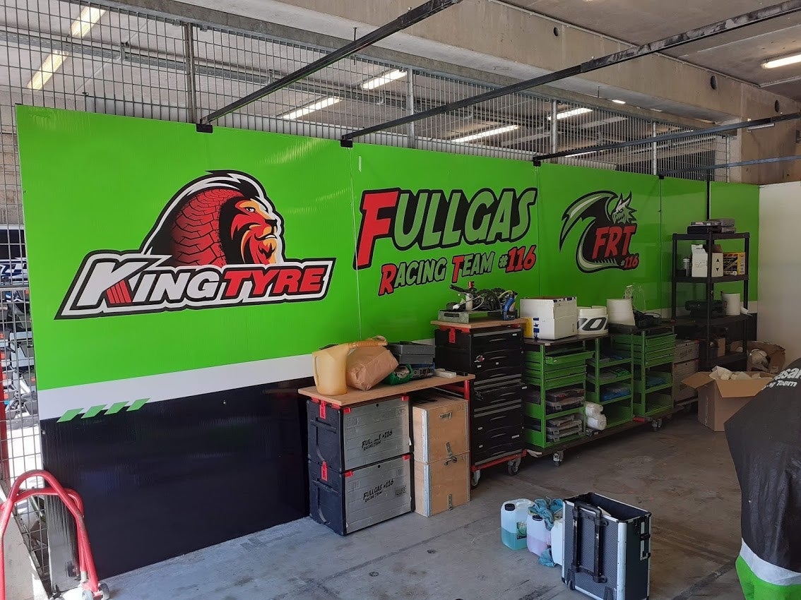 Réalisation et Pose d'adhésifs sur la moto et déco dans le stand du mythique Circuit des 24H motos par Signarama Le Mans.