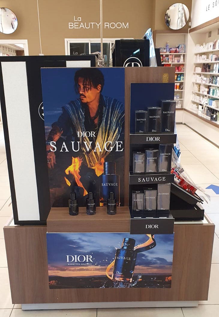 HABILLAGE TG ET VITRINE POUR LES PARFUMEURS NOCIBE ET PHOENICIA GUYANE