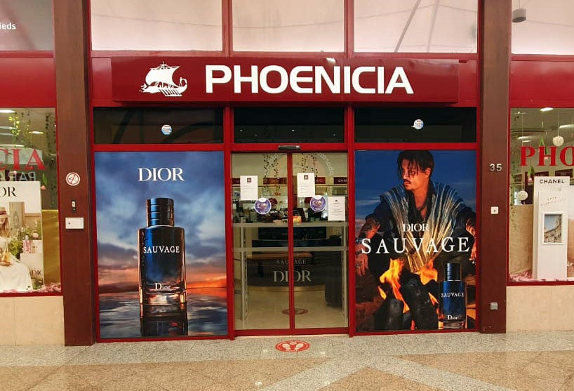 HABILLAGE TG ET VITRINE POUR LES PARFUMEURS NOCIBE ET PHOENICIA GUYANE