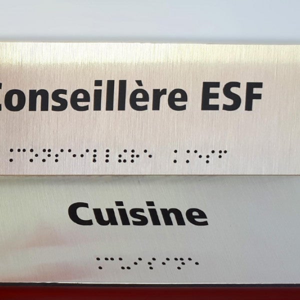 La signalétique de sécurité pour personne à mobilité réduite et ERP