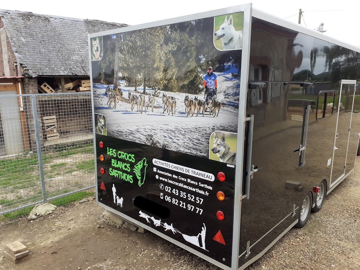 Marquage d'une Remorque pour l'Association des Crocs Blancs Sarthois par Signarama Le Mans.