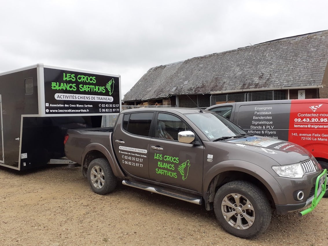 Marquage d'une Remorque pour l'Association des Crocs Blancs Sarthois par Signarama Le Mans.
