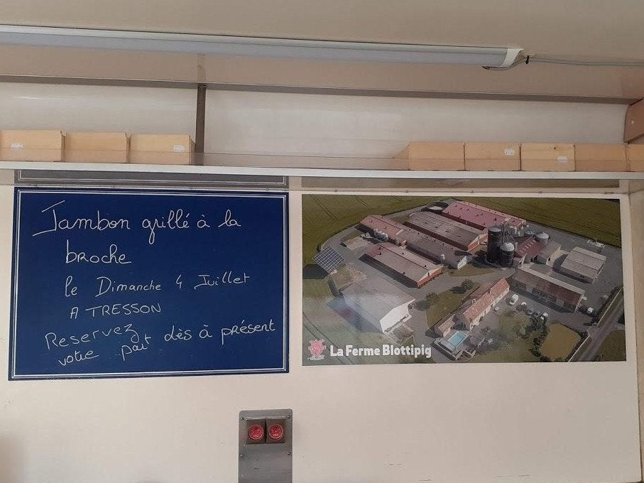 Habillage d'un camion frigorifique pour la ferme Blottipig, réalisé par Signarama Le Mans.