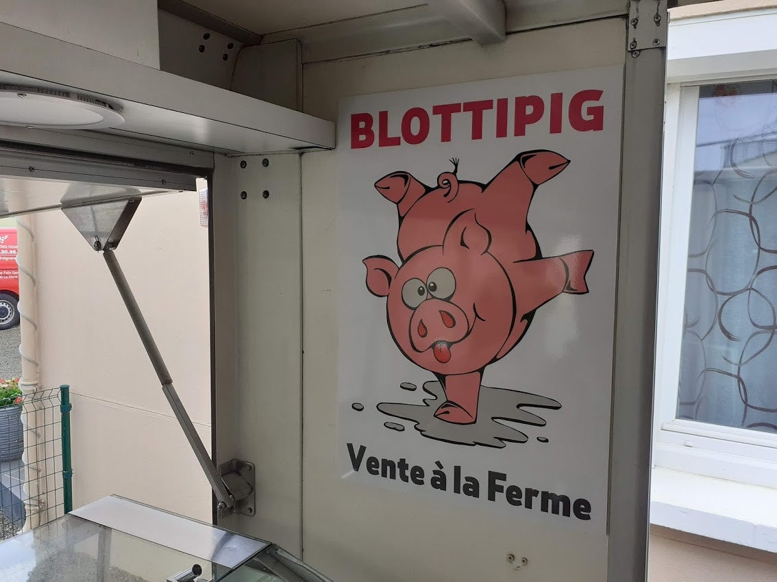 Habillage d'un camion frigorifique pour la ferme Blottipig, réalisé par Signarama Le Mans.