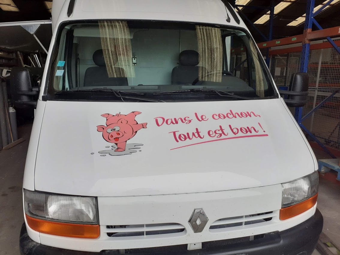 Habillage d'un camion frigorifique pour la ferme Blottipig, réalisé par Signarama Le Mans.