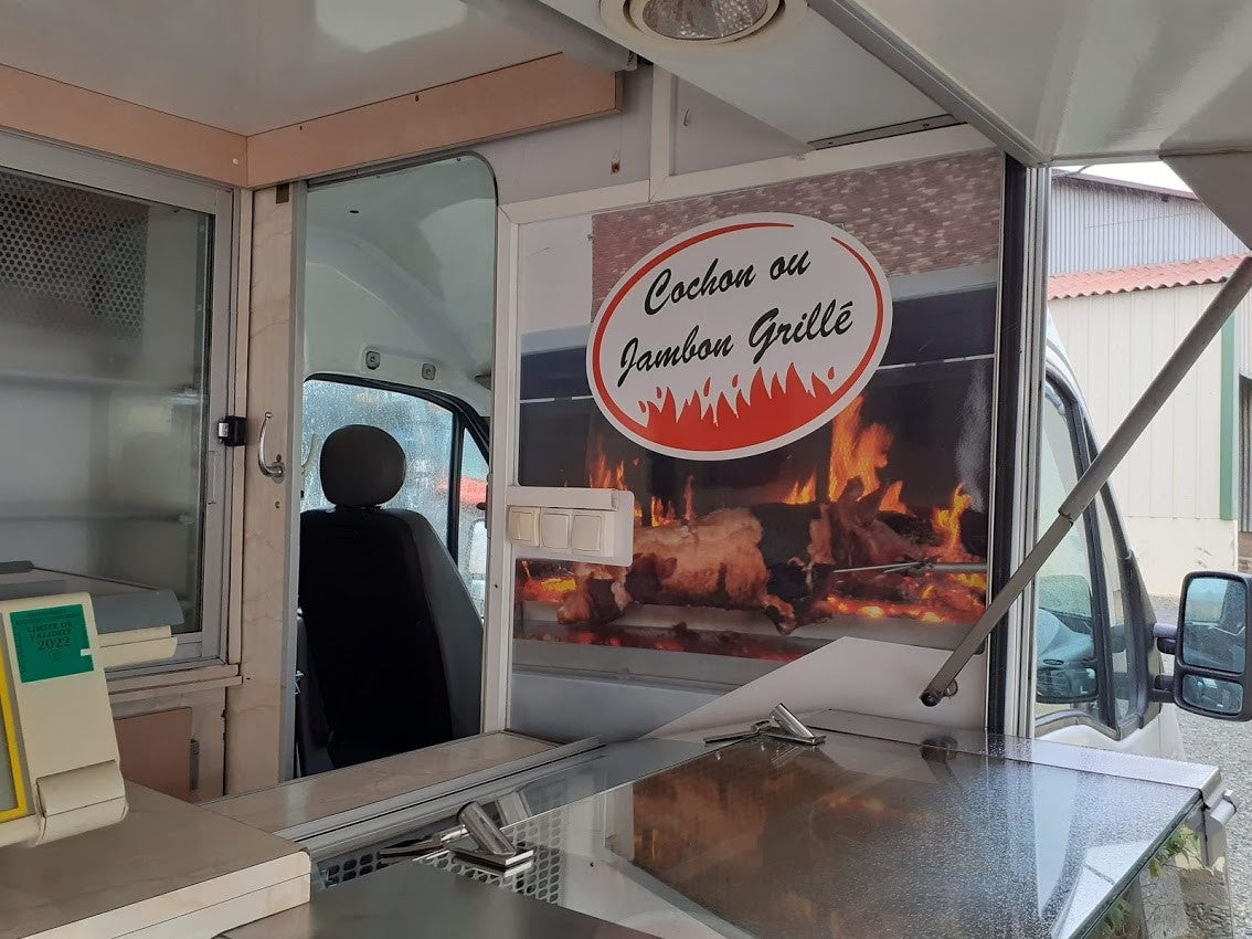 Habillage d'un camion frigorifique pour la ferme Blottipig, réalisé par Signarama Le Mans.