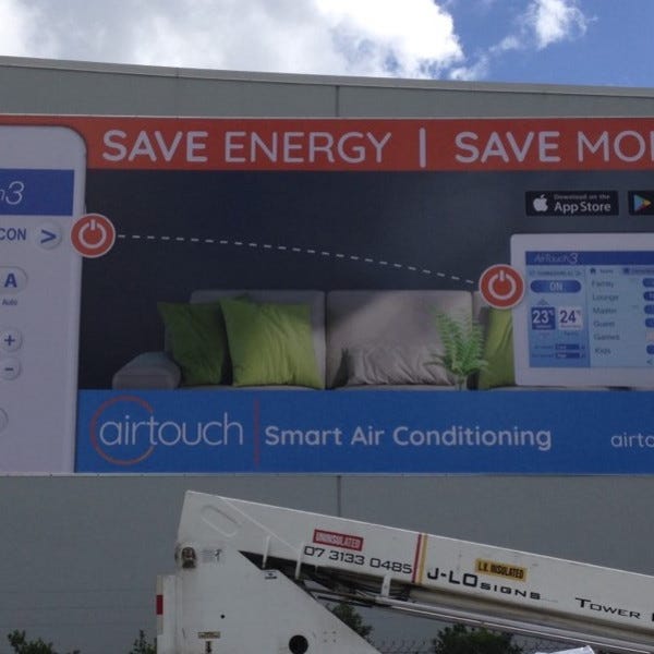 Polyaire Building Banner
