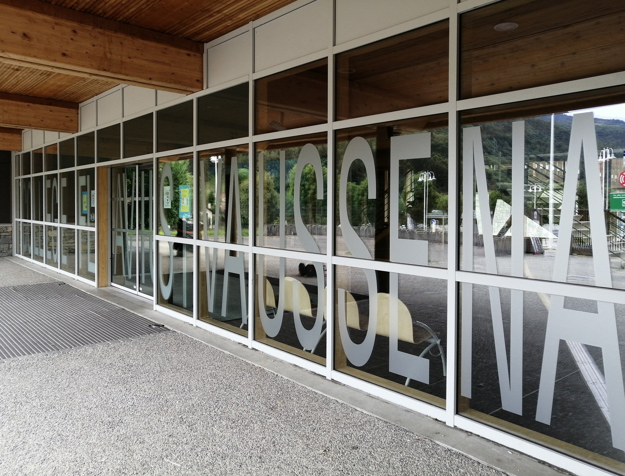 Vitrophanie Collège Vaussenat - SIGNARAMA Grenoble