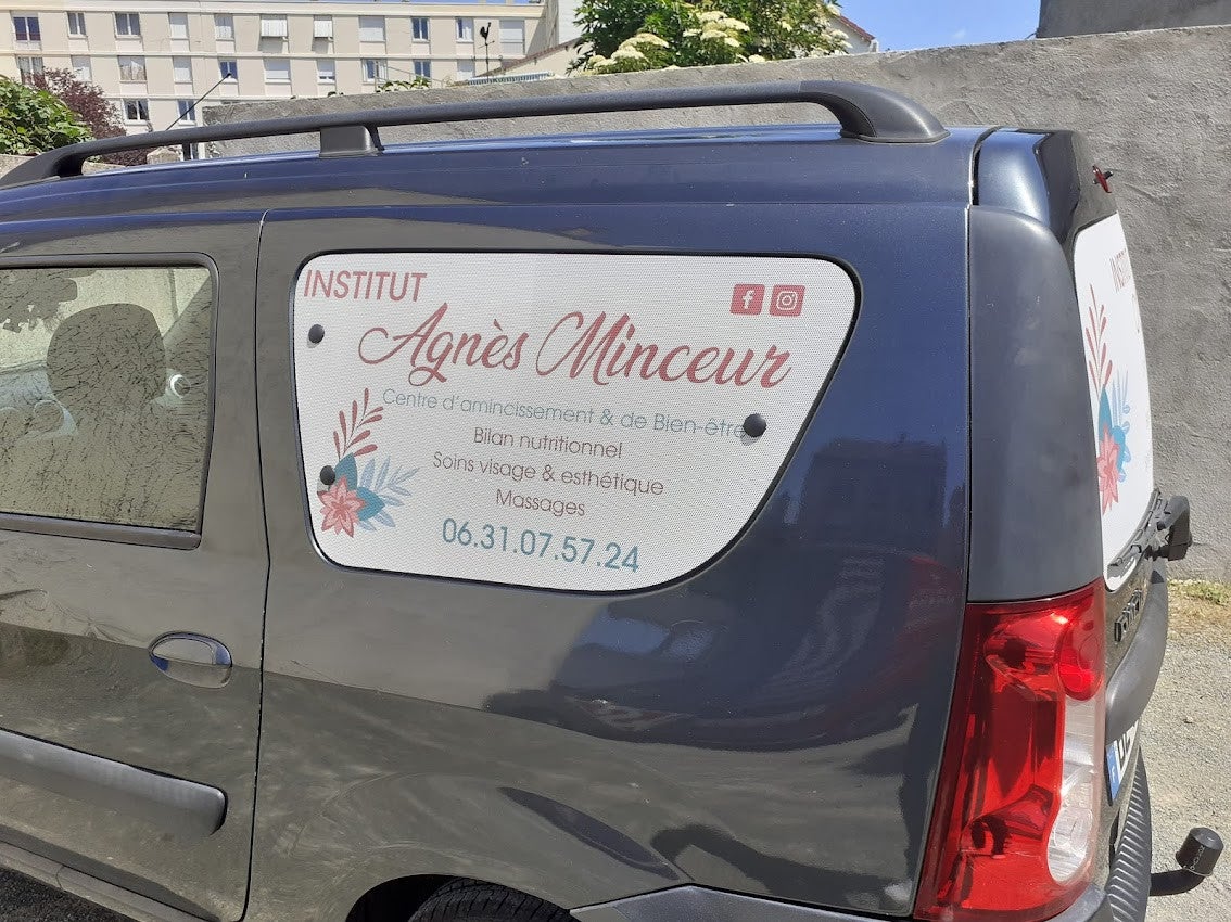 Habillage d'une vitrine et d'un véhicule pour Agnès Minceur installé sur Le Mans par Signarama Le Mans.