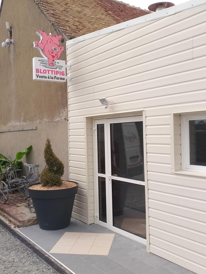 Enseigne lumineuse pour Blottipig installé à Maisoncelles par Signarama Le Mans