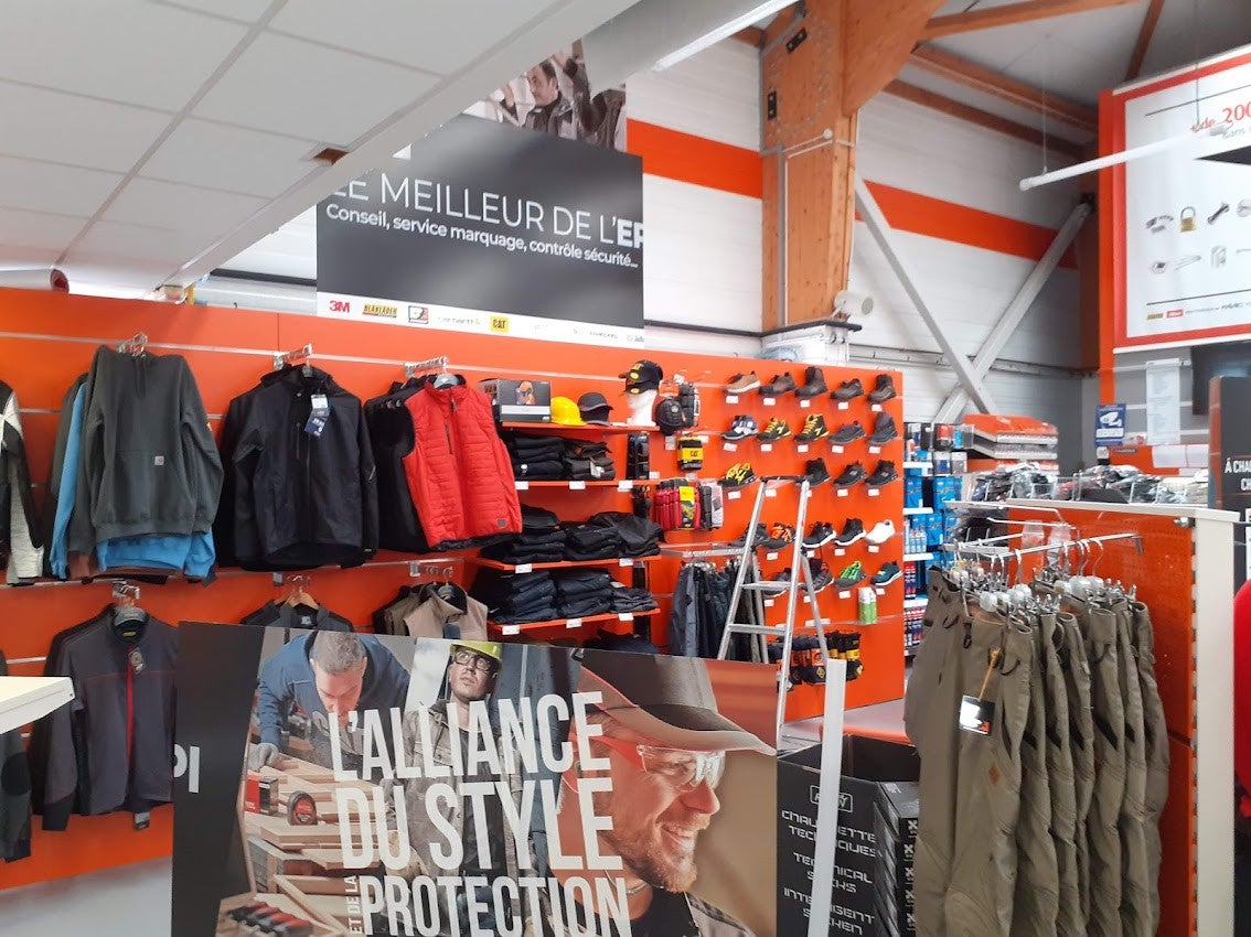 Nouvelle Signalétique intérieure et Vitrophanie sur vitrines chez Foussier Le Mans par Signarama Le Mans.
