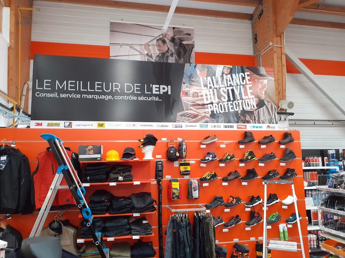 Nouvelle Signalétique intérieure et Vitrophanie sur vitrines chez Foussier Le Mans par Signarama Le Mans.