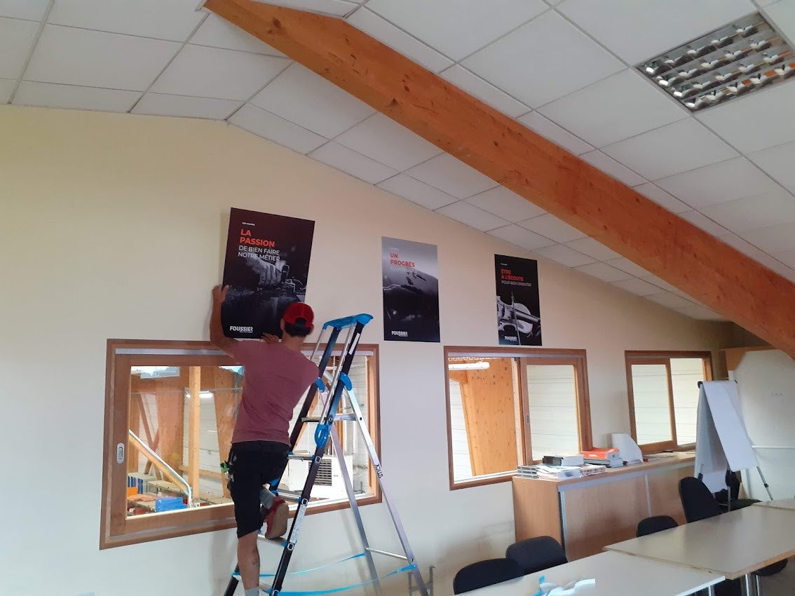 Nouvelle Signalétique intérieure et Vitrophanie sur vitrines chez Foussier Le Mans par Signarama Le Mans.