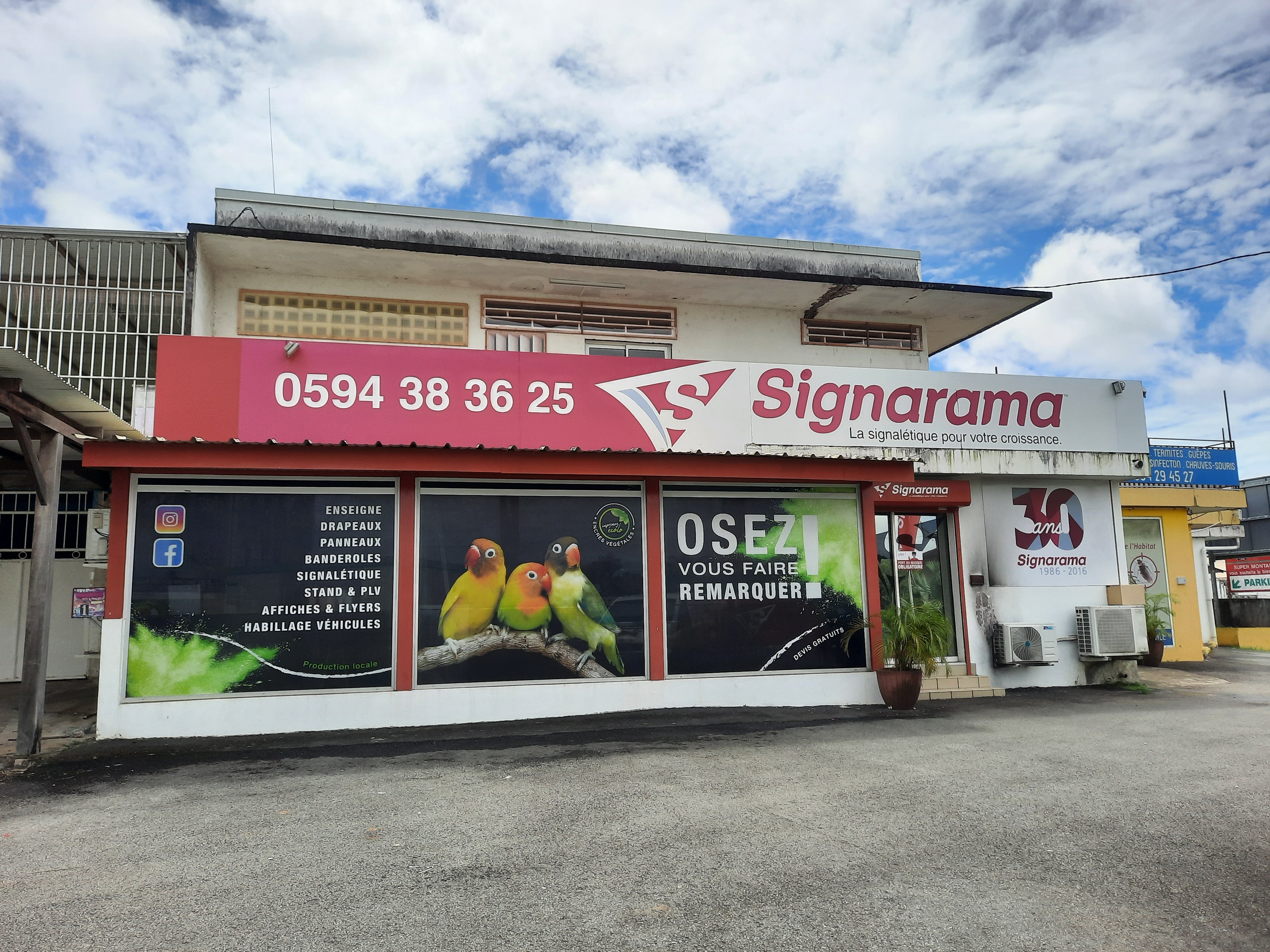 VITRINES MICROPERFORE SIGNARAMA CAYENNE