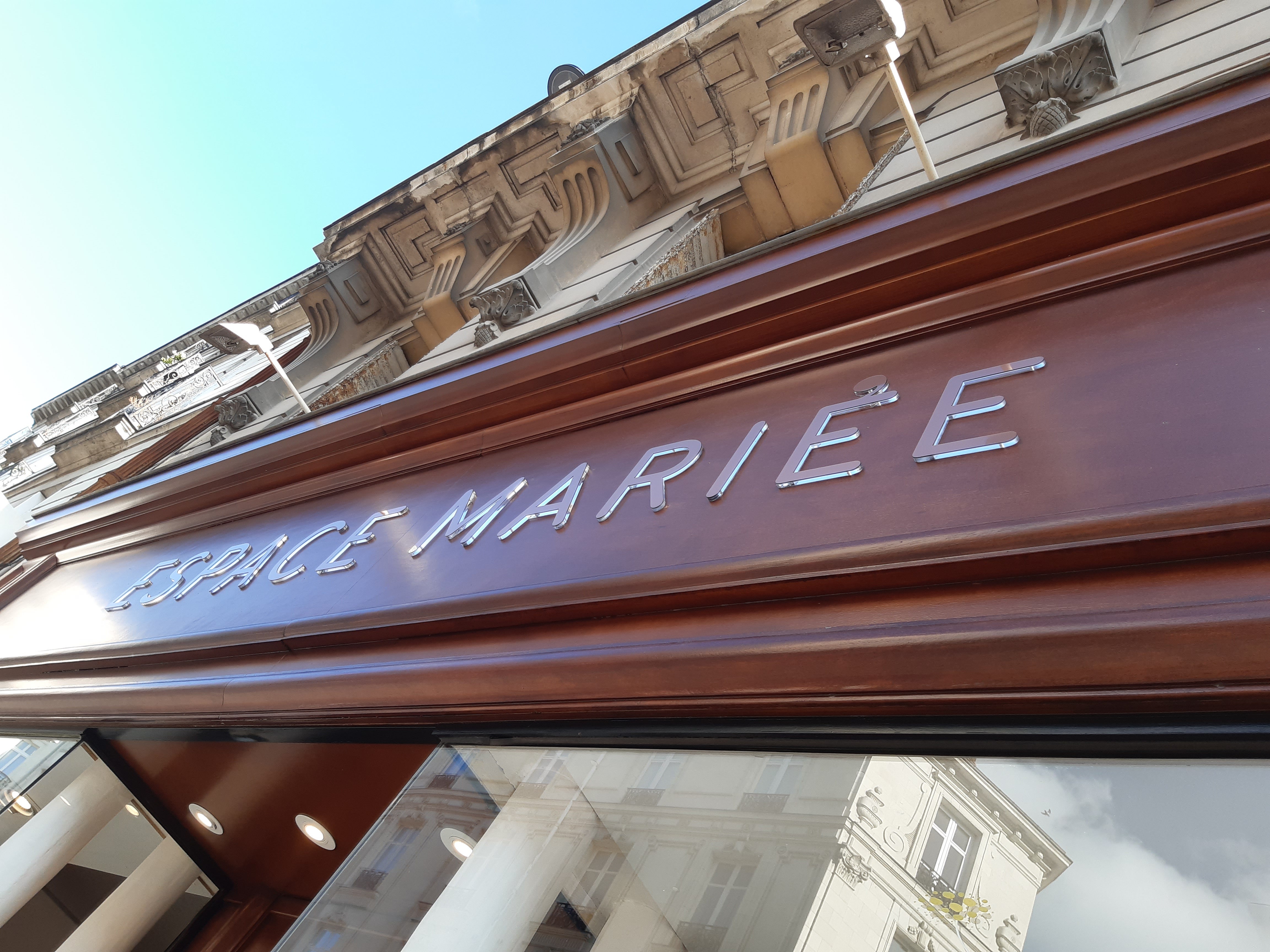Lettres découpées en plexi pour enseigne par Signarama Nantes