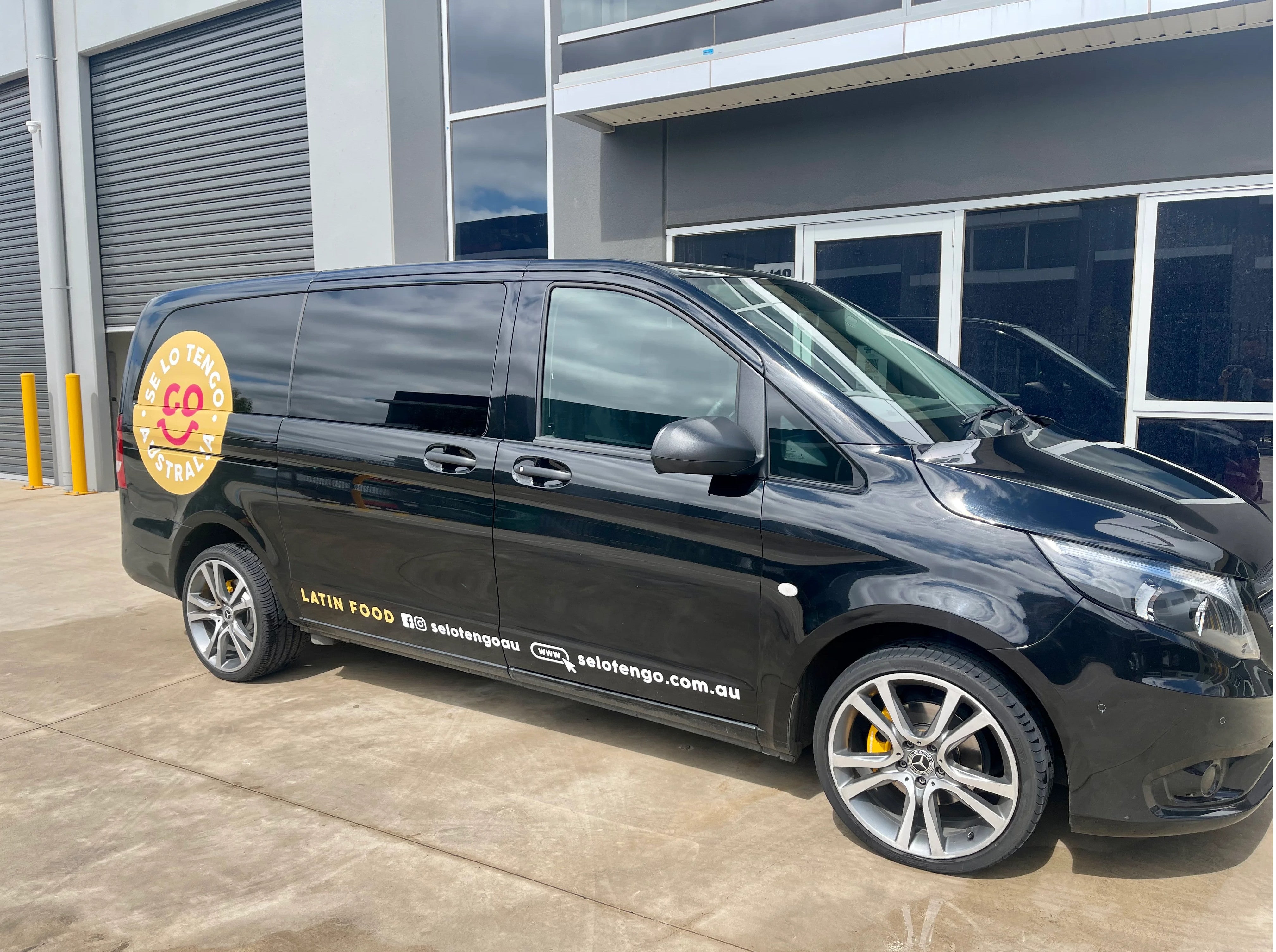 Vehicle Lettering & One Way Vision - Se lo Tengo Australia.
