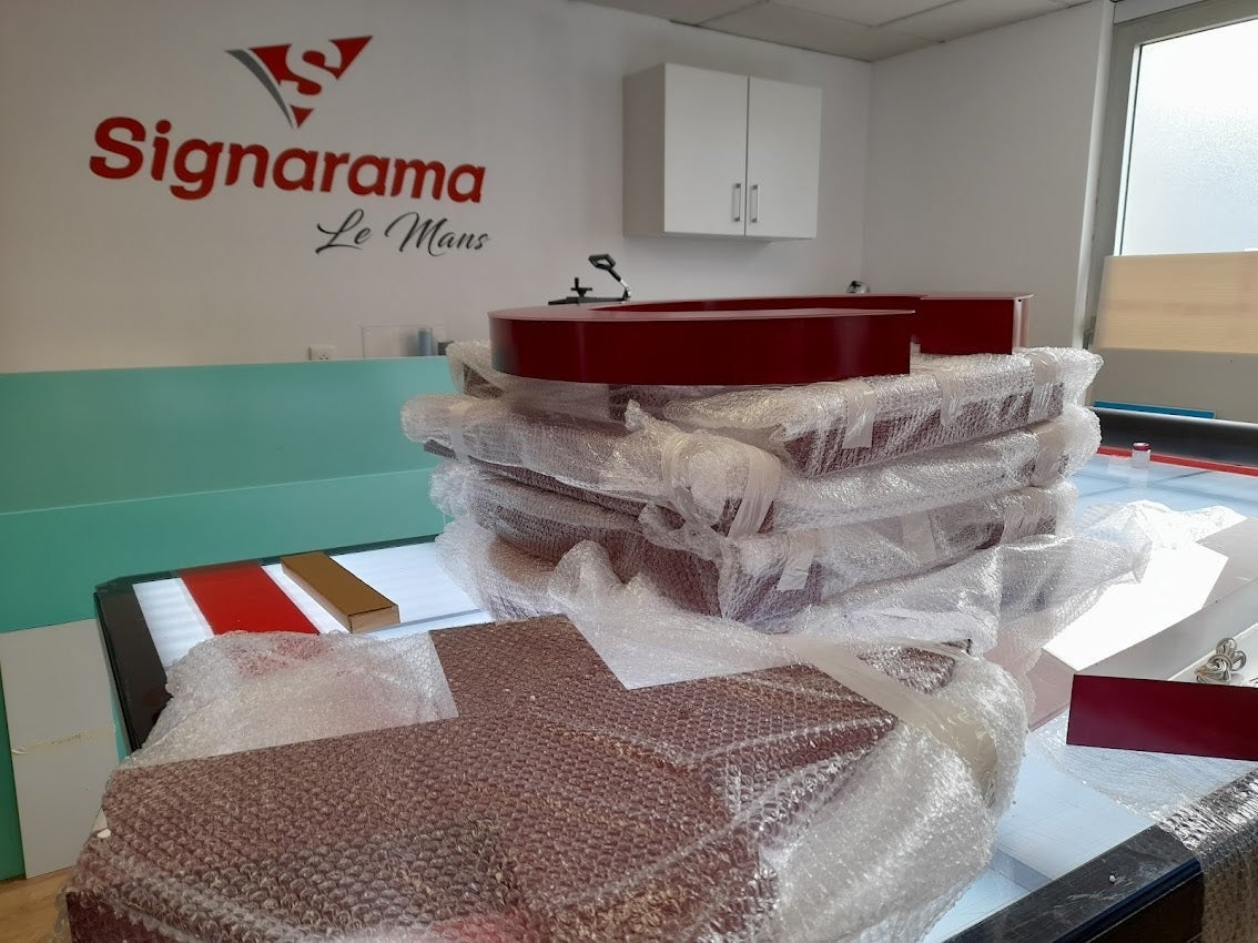 2 Nouvelles Enseignes pour Cupa Stone installé sur Changé par Signarama Le Mans