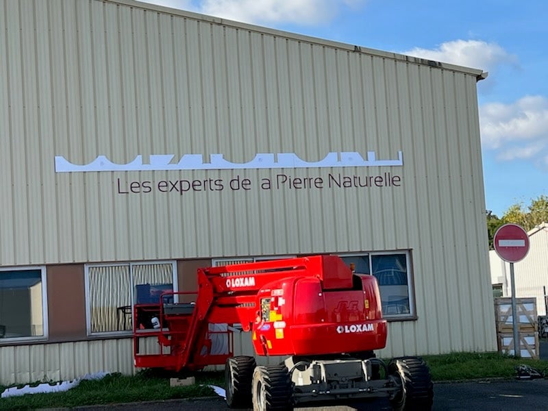 2 Nouvelles Enseignes pour Cupa Stone installé sur Changé par Signarama Le Mans