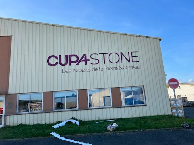 2 Nouvelles Enseignes pour Cupa Stone installé sur Changé par Signarama Le Mans
