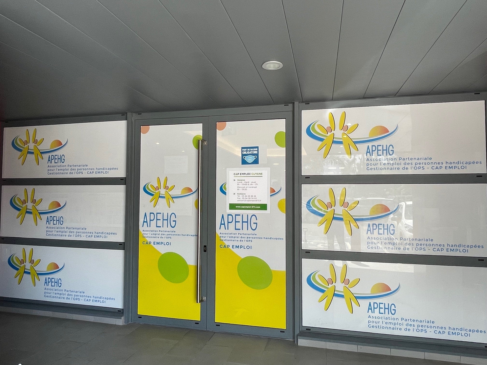 VITRINES MICROPERFORE APEHG CAYENNE