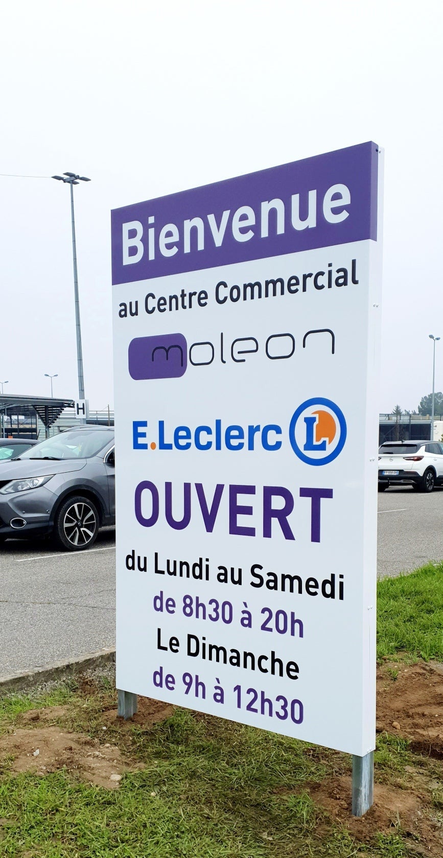 Totem exterieur - signalétique