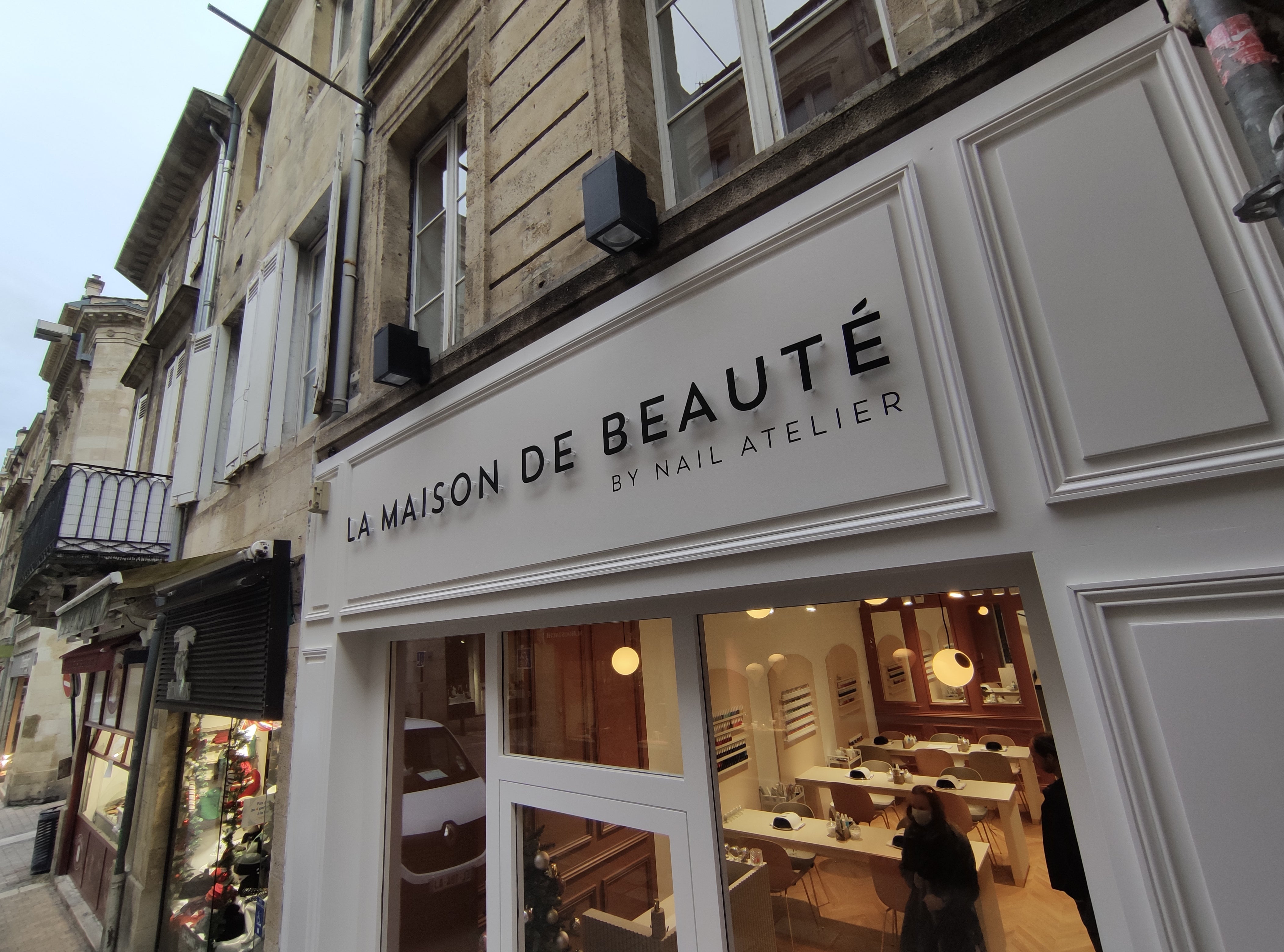 Nouvelle enseigne pour la Maison de Beauté à Bordeaux