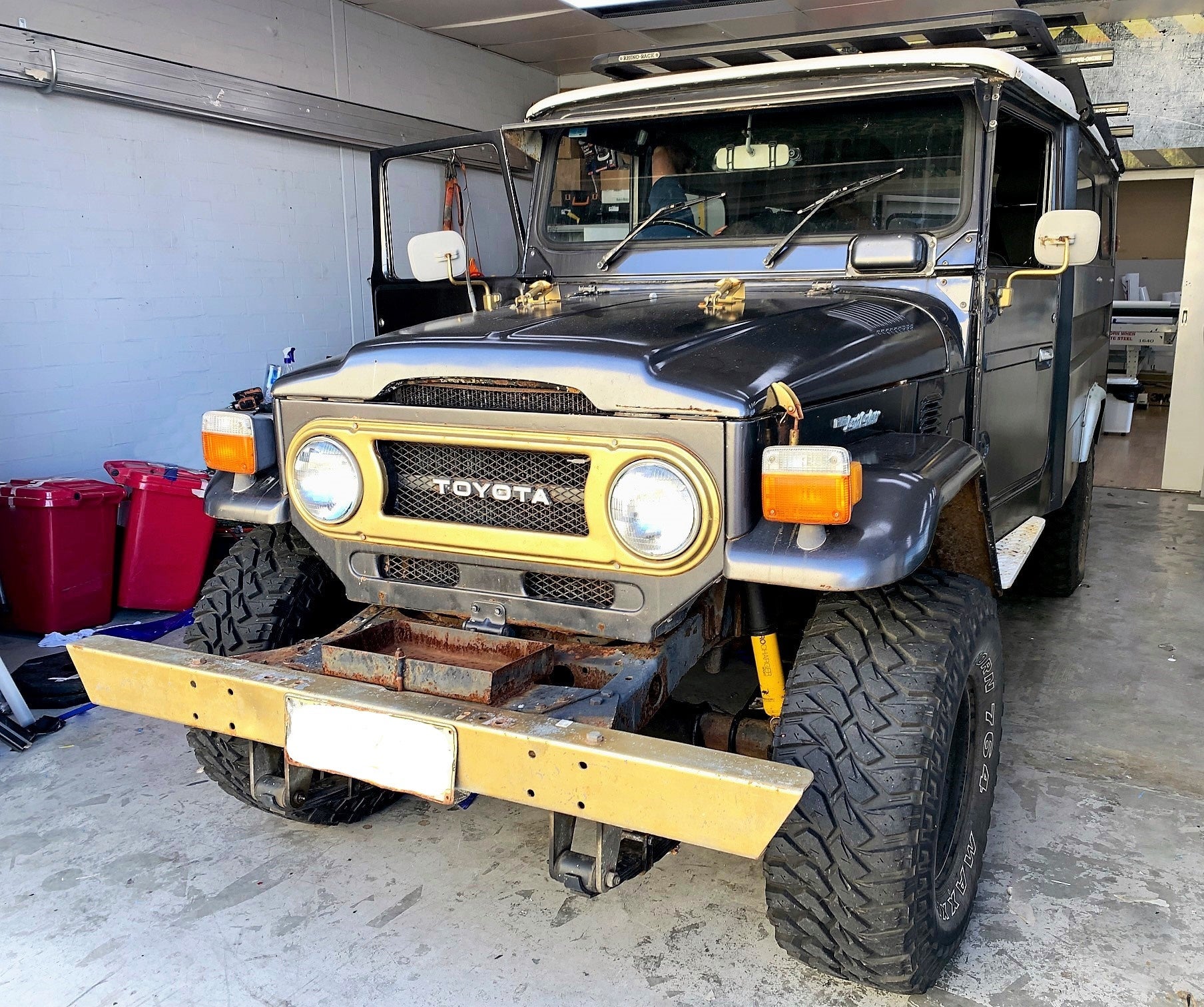Restoring an ex Channel 9 news landcruiser
