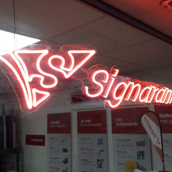 logo-neon-interieur-lumineux-vitrine-signarama-troyes-aube