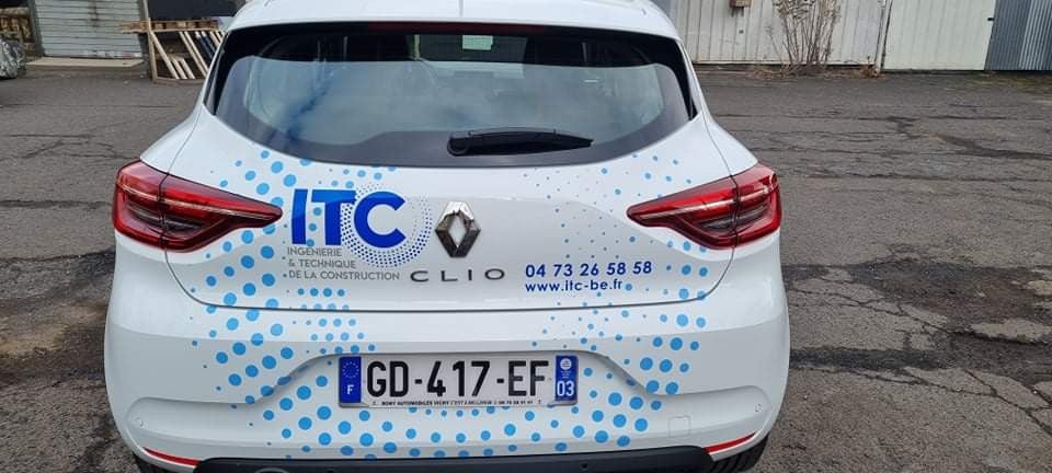Marquage voiture en lettres découpées