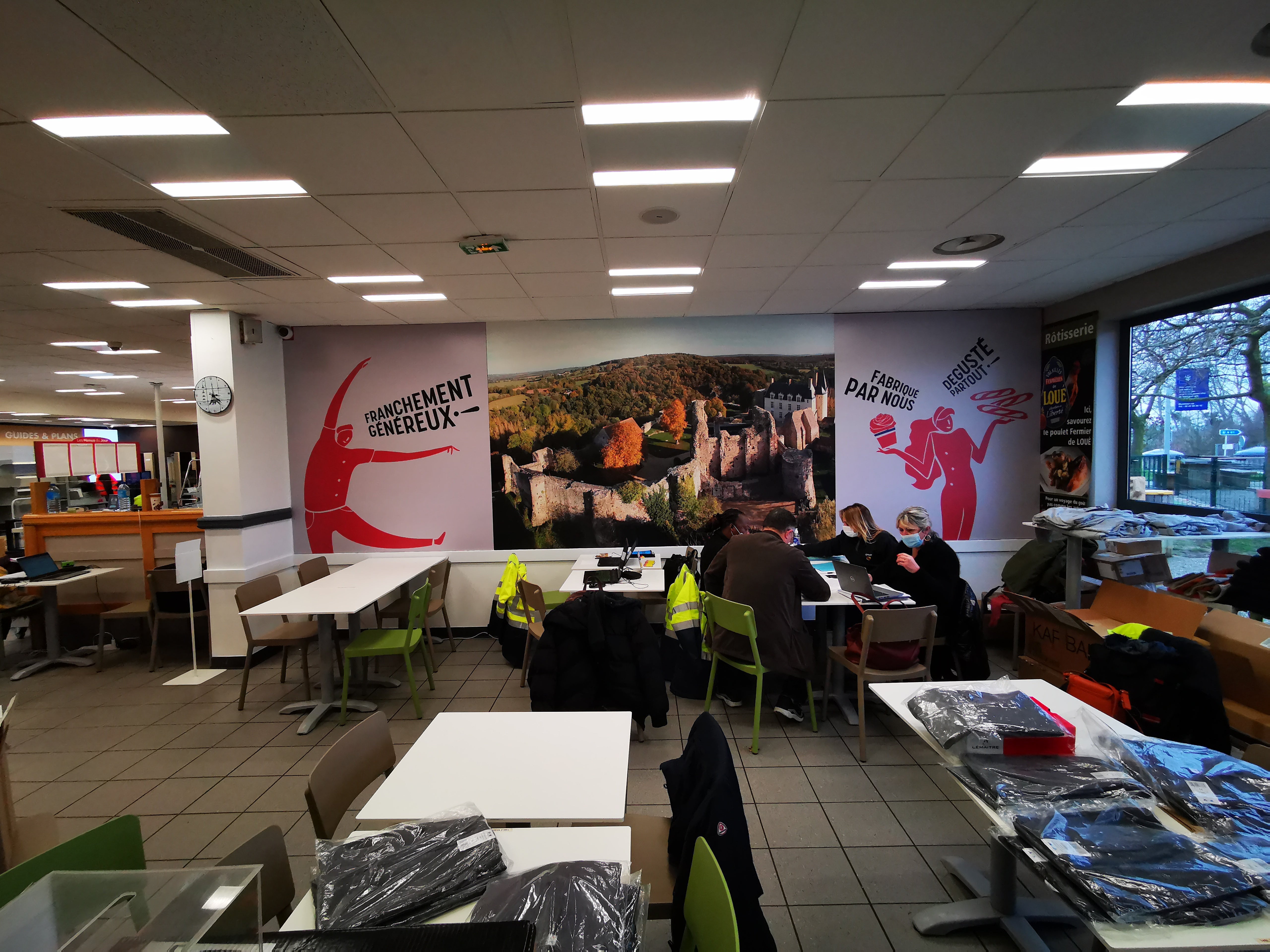 Nouvelle Enseigne pour Dyneff et la Brioche Dorée sur une aire d'Autoroute par Signarama Le Mans