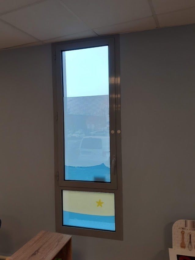Habillage de vitres pour une nouvelle Micro Crèche Marins d'eau douce installée sur Tours Nord par Signarama Le Mans