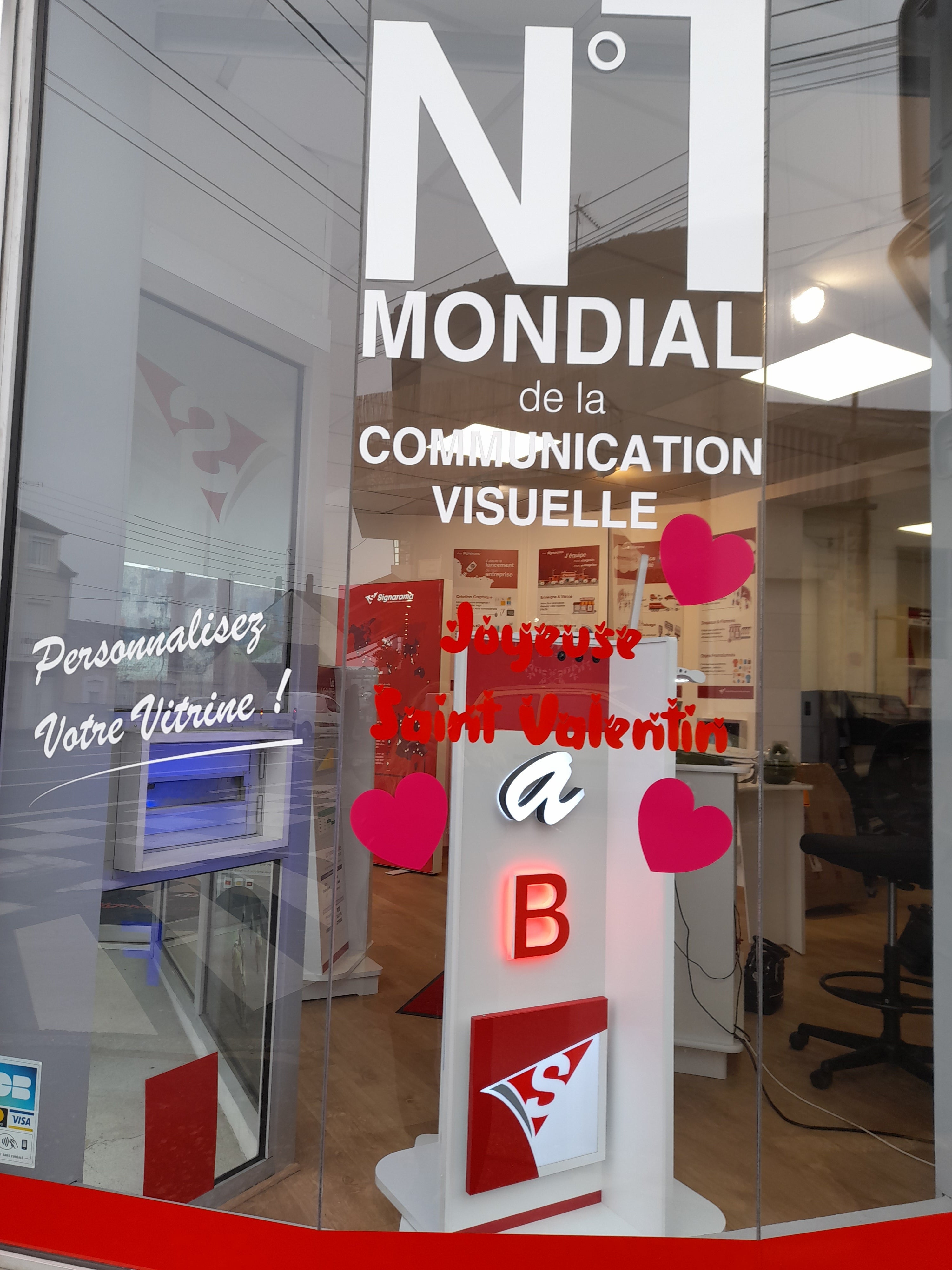Réalisation de notre Vitrine "Saint Valentin" - Signarama Le Mans