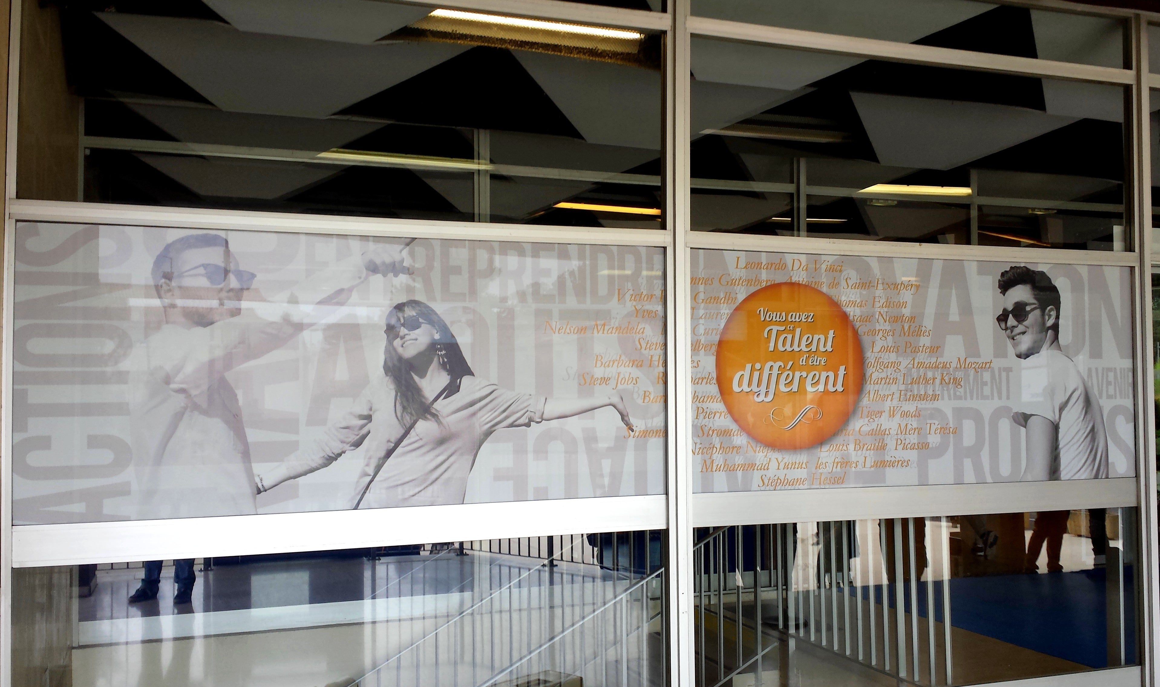 STICKER VITRINES EN FOLIE!